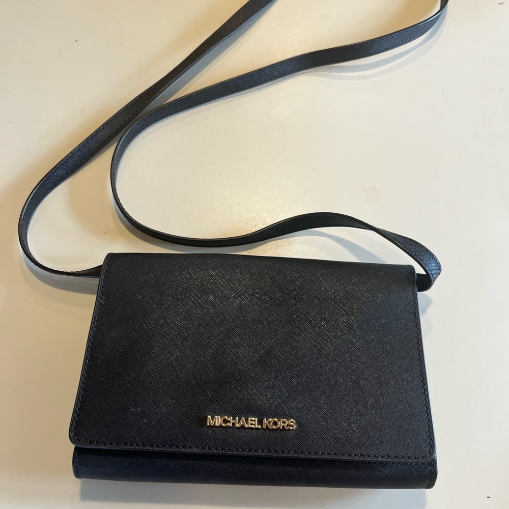 Michael Kors Black Crossbody Bag Sleek Design